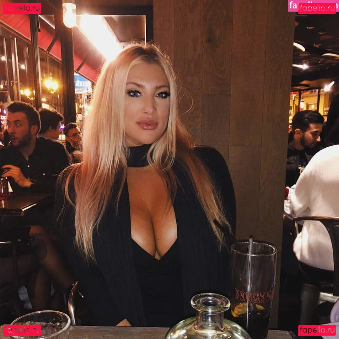 Taya Christian Onlyfans Photo Gallery 