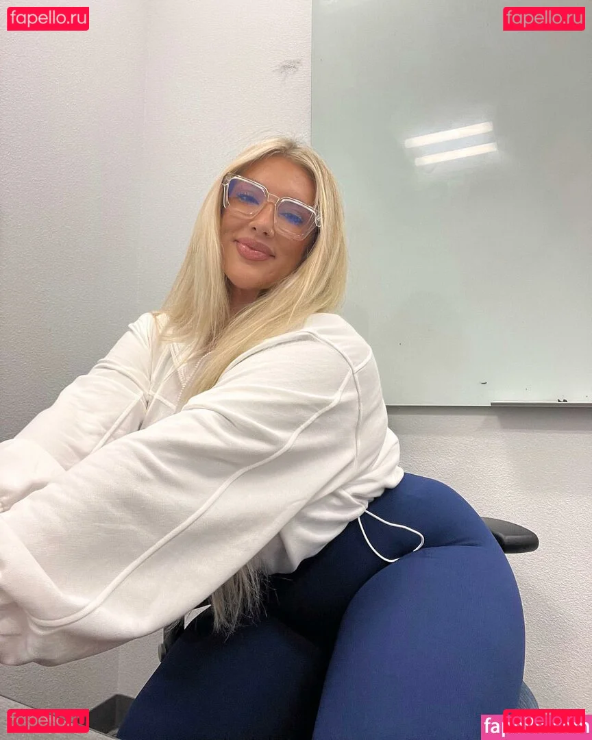 Taya Christian Onlyfans Photo Gallery 