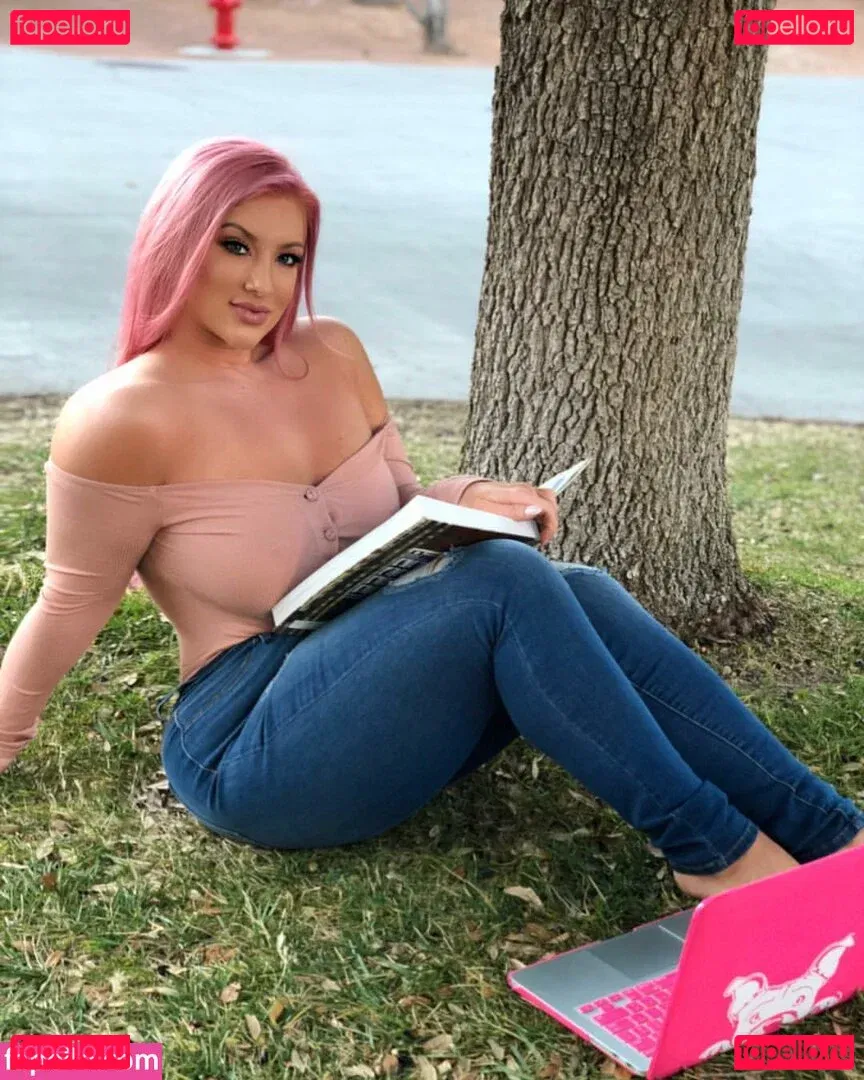 Taya Christian Onlyfans Photo Gallery 
