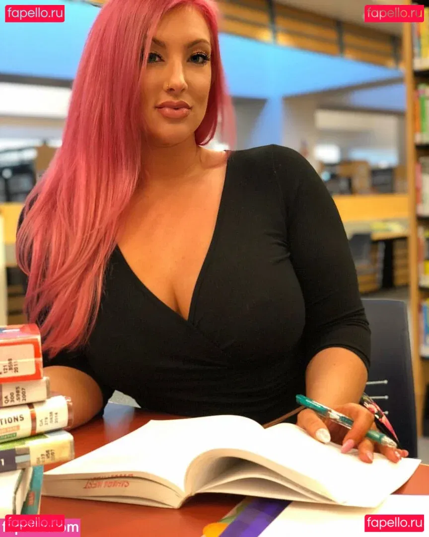 Taya Christian Onlyfans Photo Gallery 