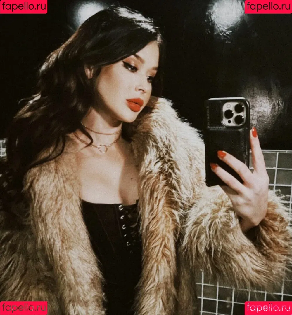 Renee Olstead Onlyfans Photo Gallery 