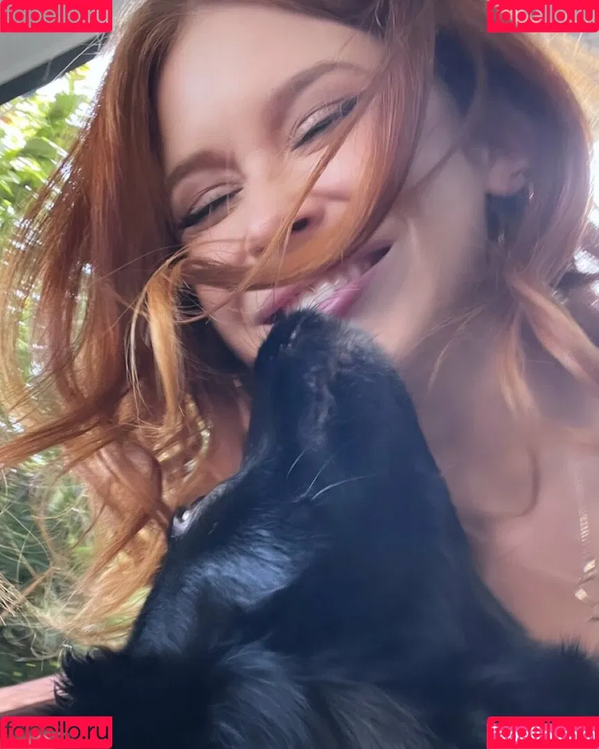 Renee Olstead Onlyfans Photo Gallery 