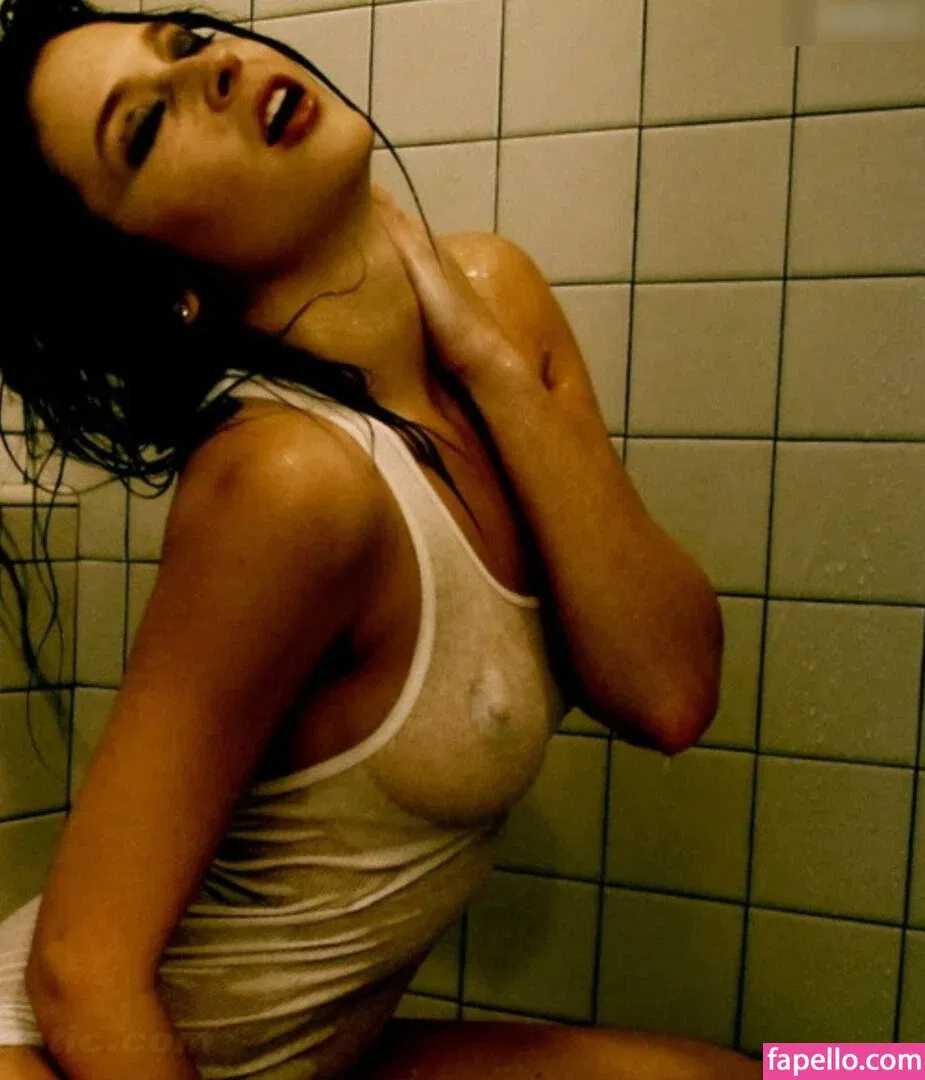 Renee Olstead Onlyfans Photo Gallery 