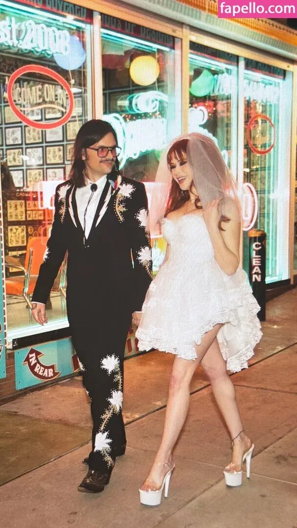 Renee Olstead Onlyfans Photo Gallery 