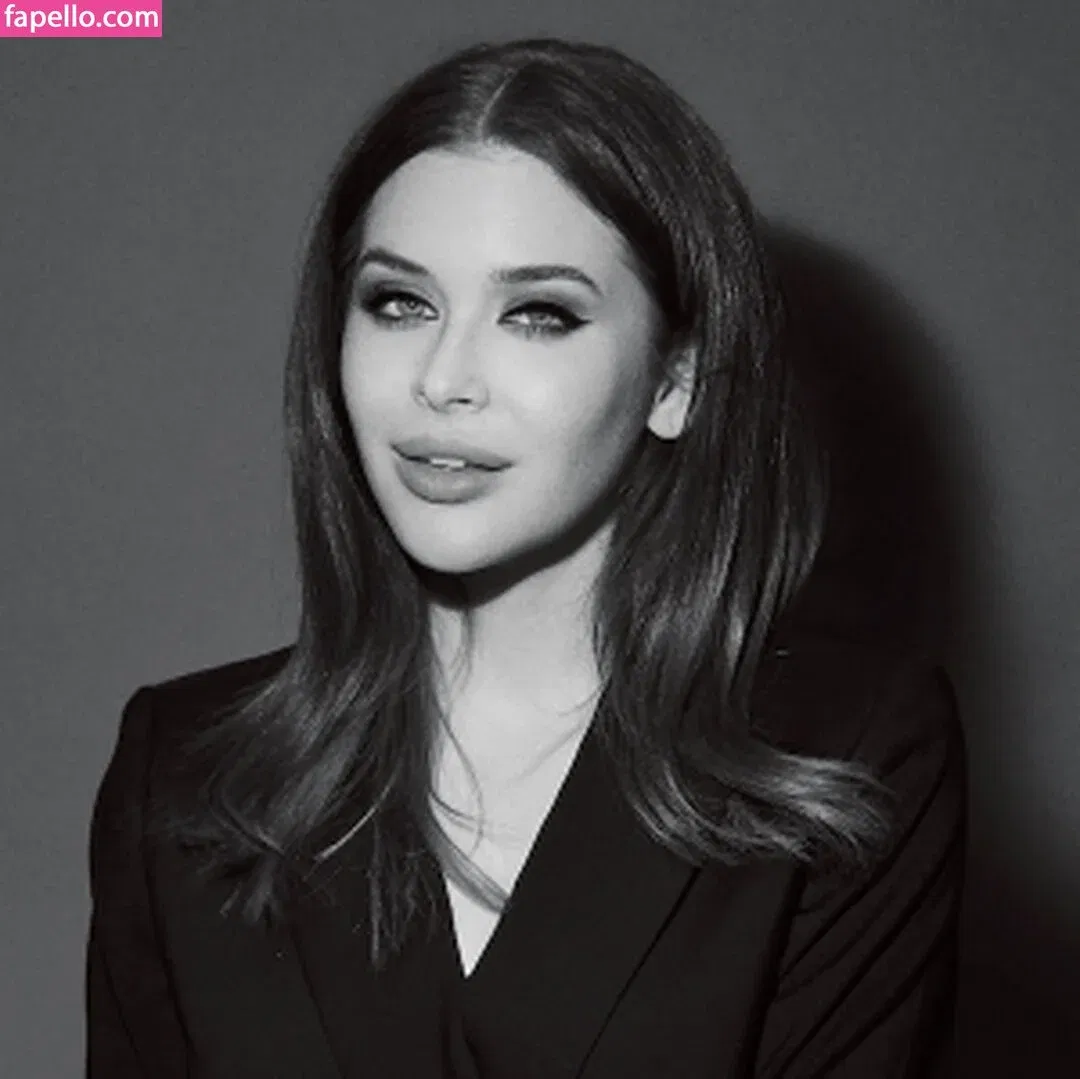 Renee Olstead Onlyfans Photo Gallery 