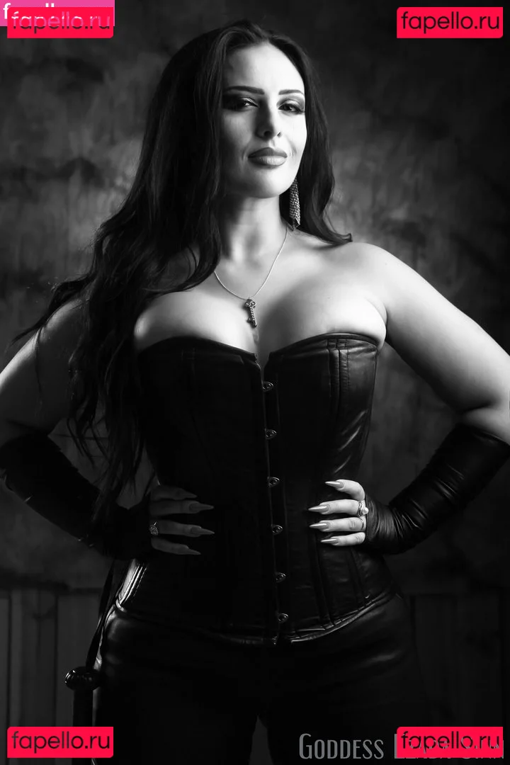 Ezada Sinn Onlyfans Photo Gallery 