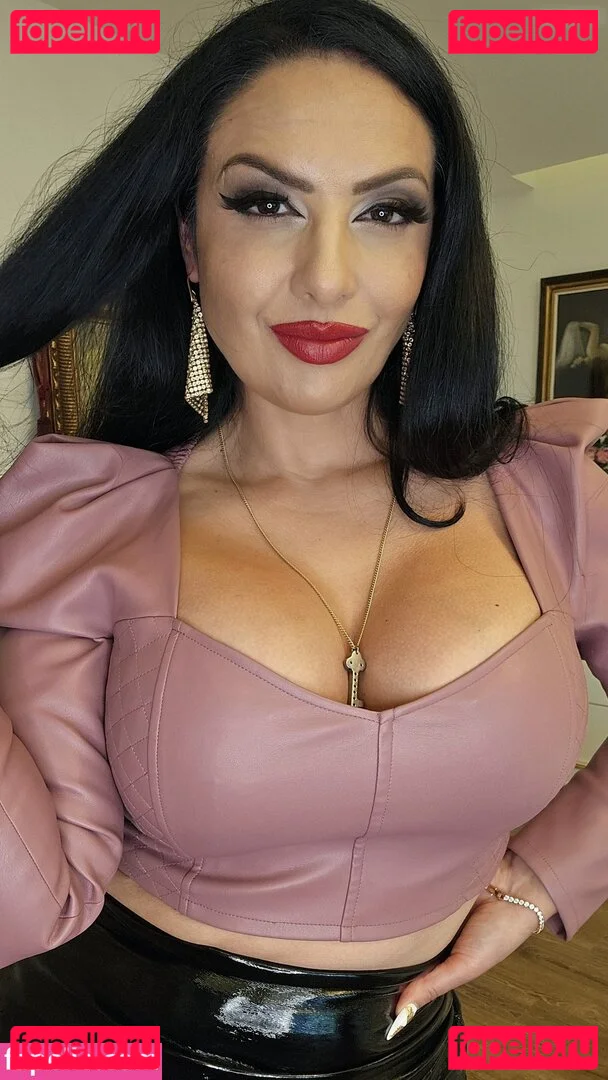 Ezada Sinn Onlyfans Photo Gallery 