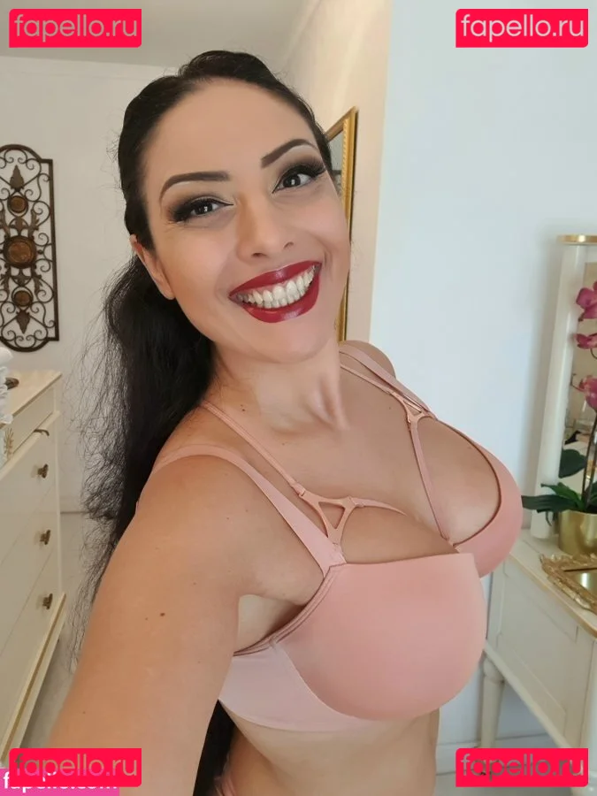 Ezada Sinn Onlyfans Photo Gallery 
