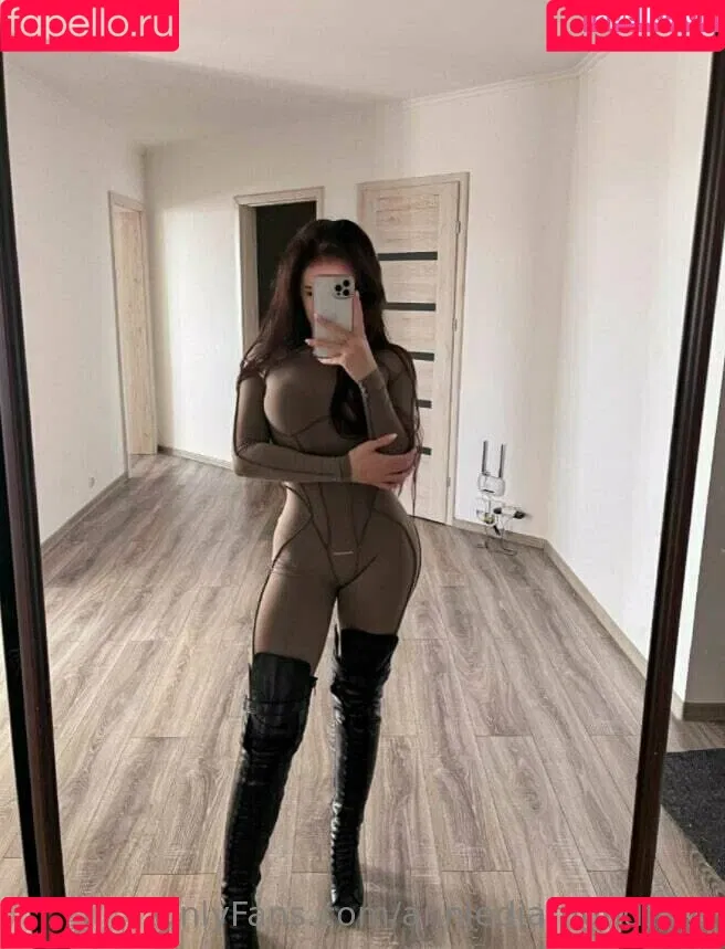 anniediamondfree Onlyfans Photo Gallery 
