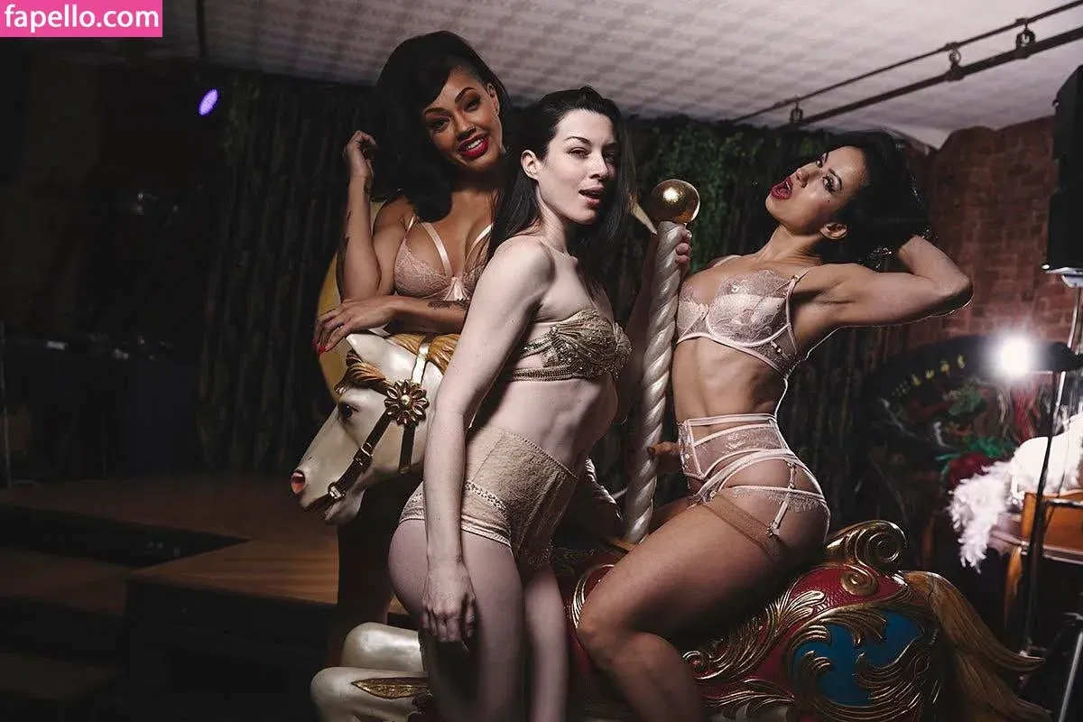 Jessica Stoyadinovich Onlyfans Photo Gallery 