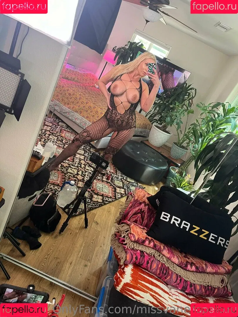 Vanessa Cage Onlyfans Photo Gallery 