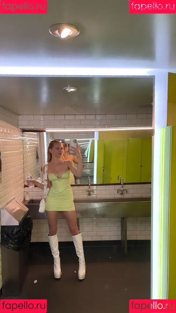 sophia.ilysm Onlyfans Photo Gallery 
