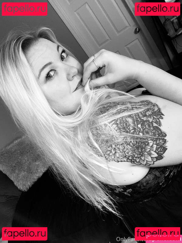 Giggly Nymph Nude Onlyfans Photo 17