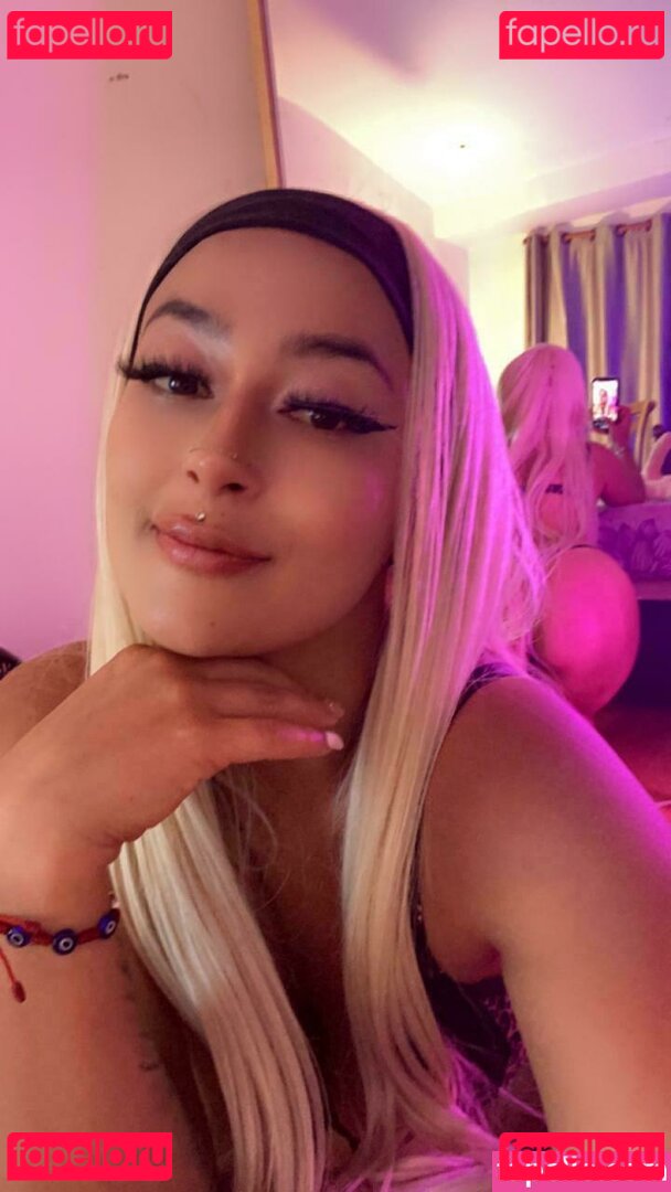 Mia Bloom Nude Onlyfans Photo 8