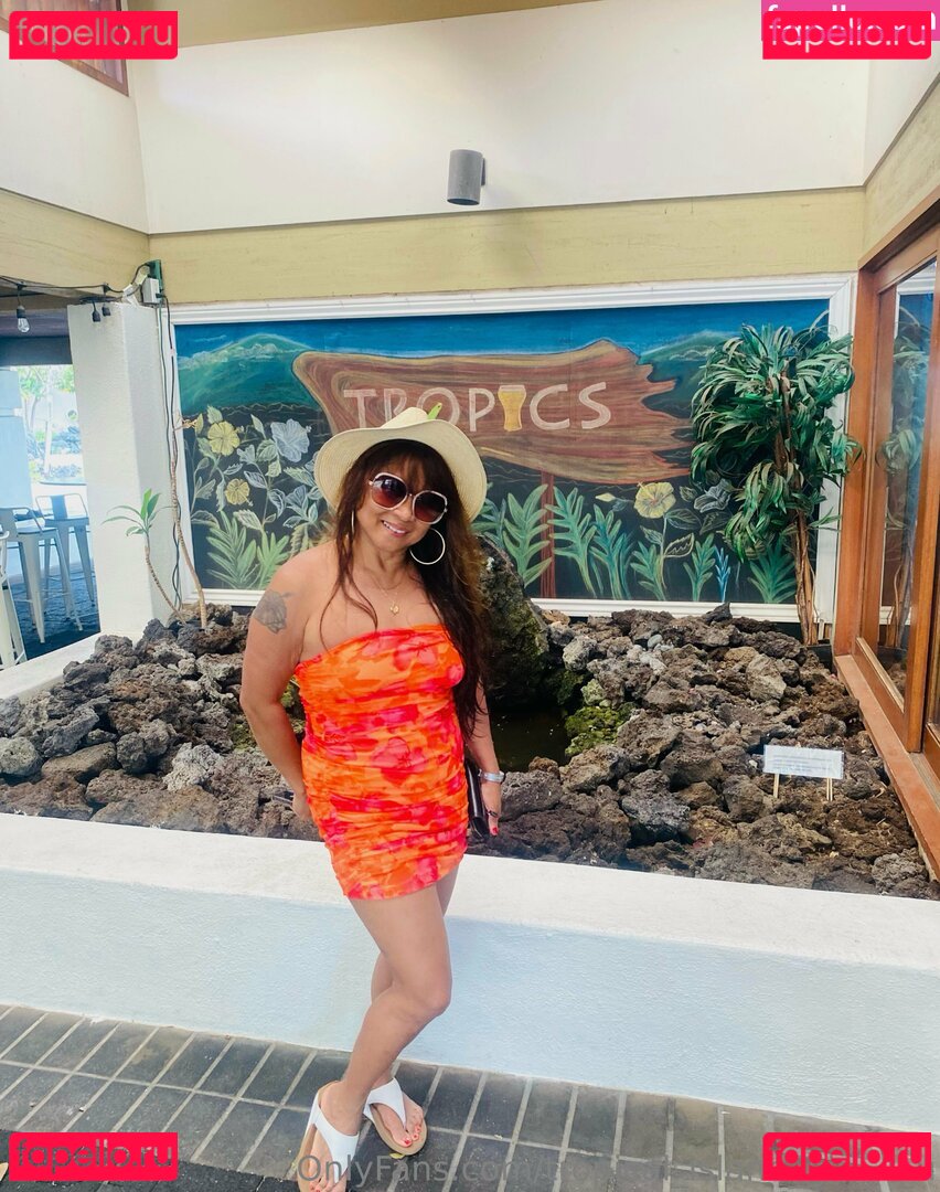 tropical_island_girl_4_u Nude Onlyfans Photo 16