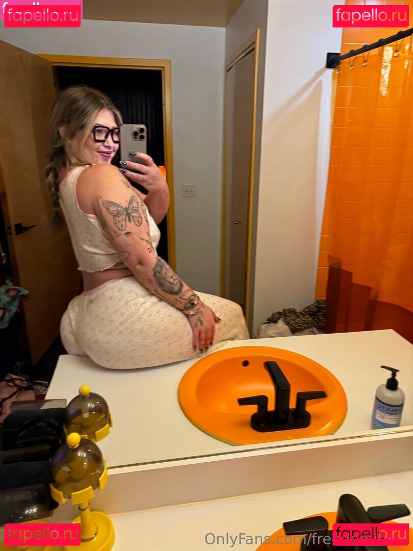 freedemibleu Nude Onlyfans Photo 5