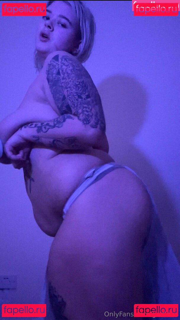 godthiic Nude Onlyfans Photo 14