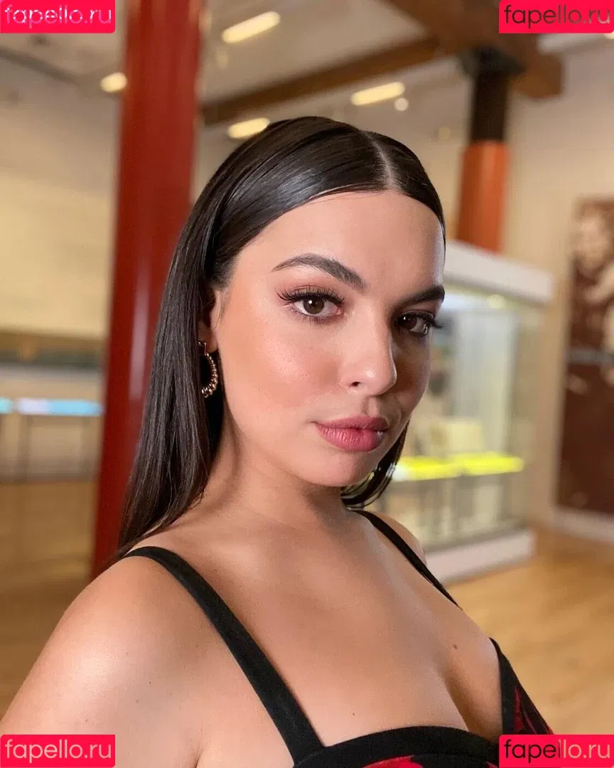 Isabella Gomez Onlyfans Photo Gallery 