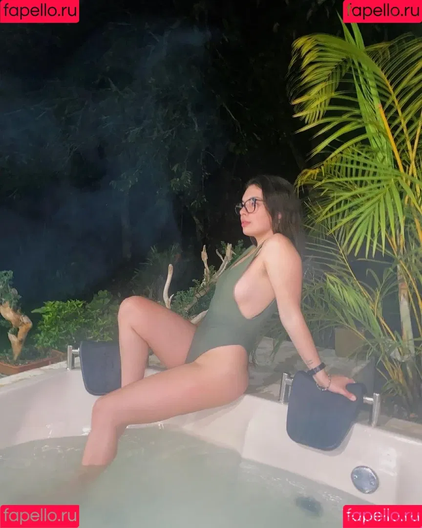 Isabella Gomez Onlyfans Photo Gallery 