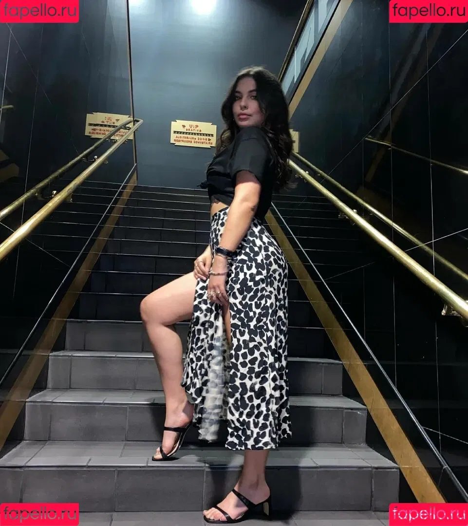 Isabella Gomez Onlyfans Photo Gallery 