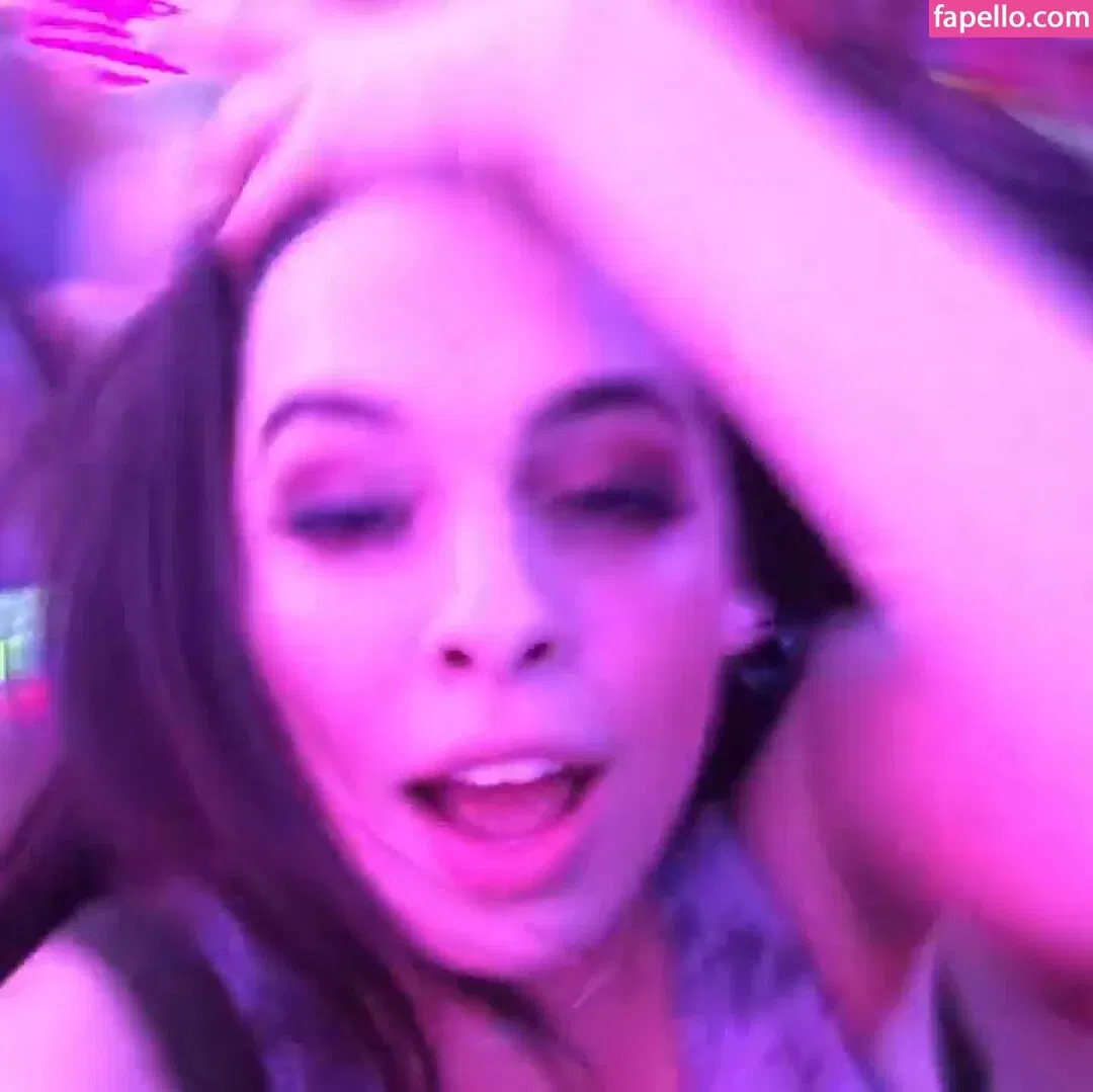 Isabella Gomez Onlyfans Photo Gallery 