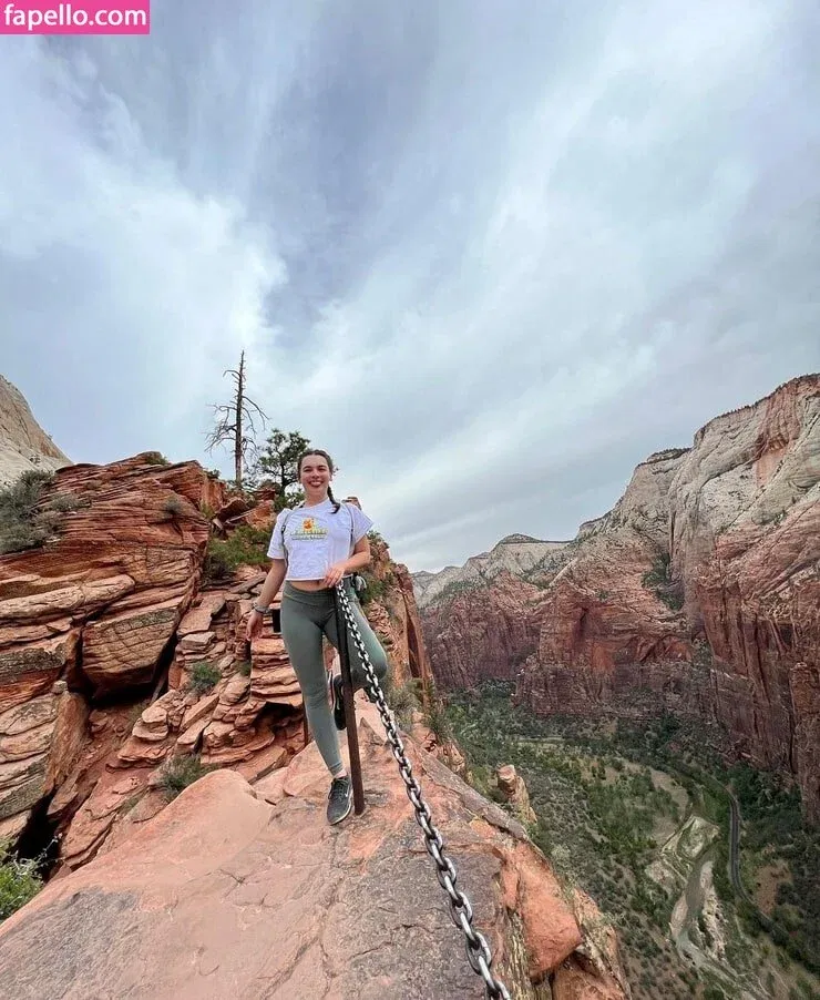 Isabella Gomez Onlyfans Photo Gallery 