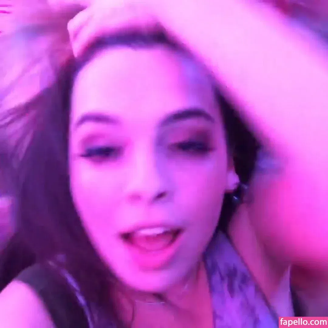 Isabella Gomez Onlyfans Photo Gallery 