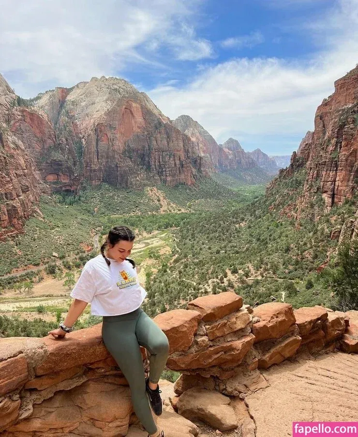 Isabella Gomez Onlyfans Photo Gallery 