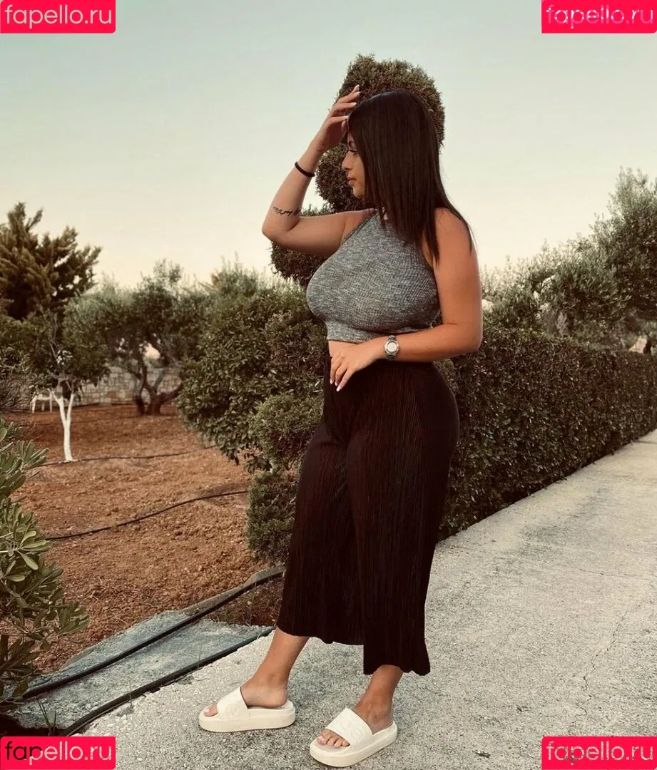 Chrysanthie Onlyfans Photo Gallery 