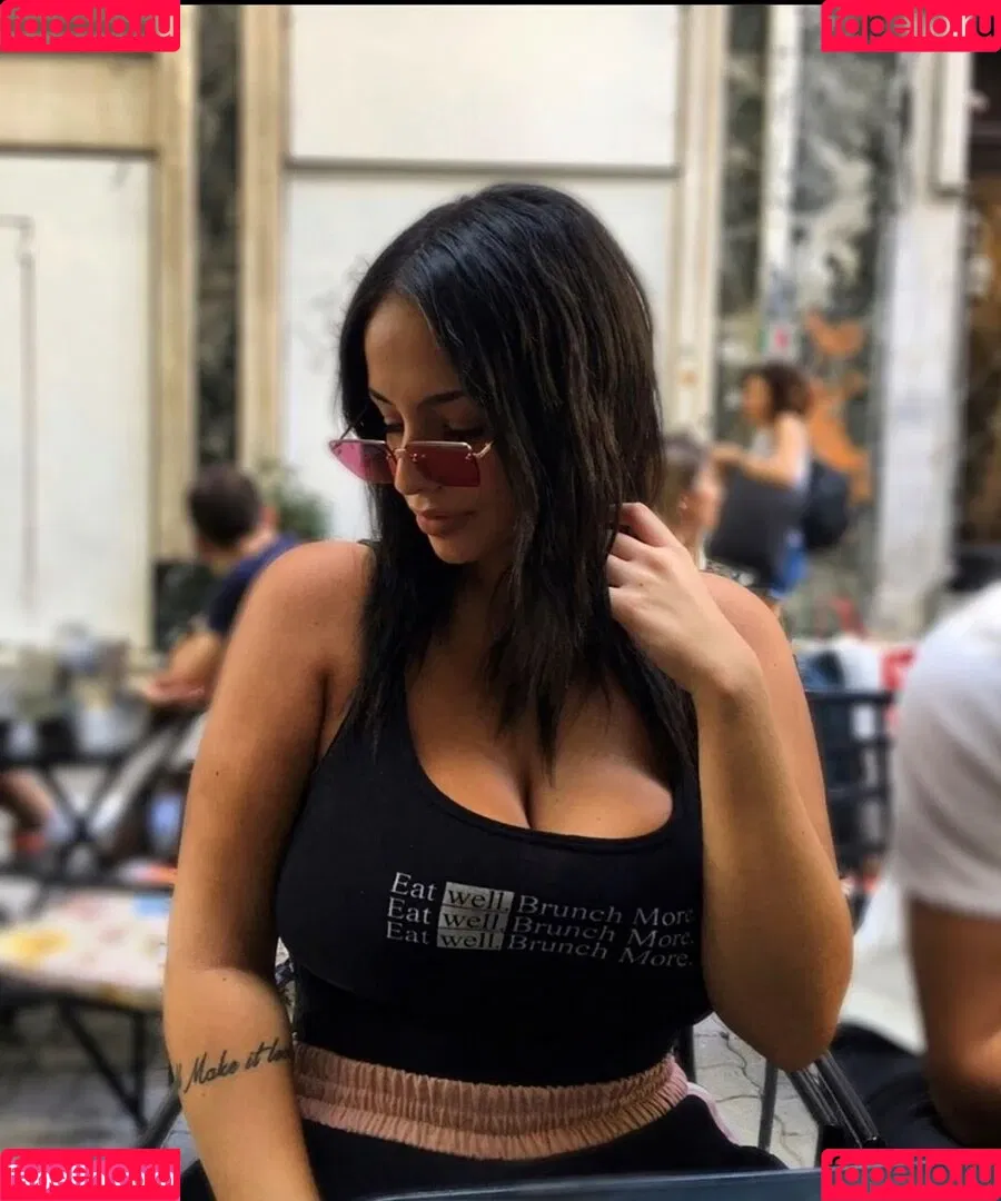 Chrysanthie Onlyfans Photo Gallery 