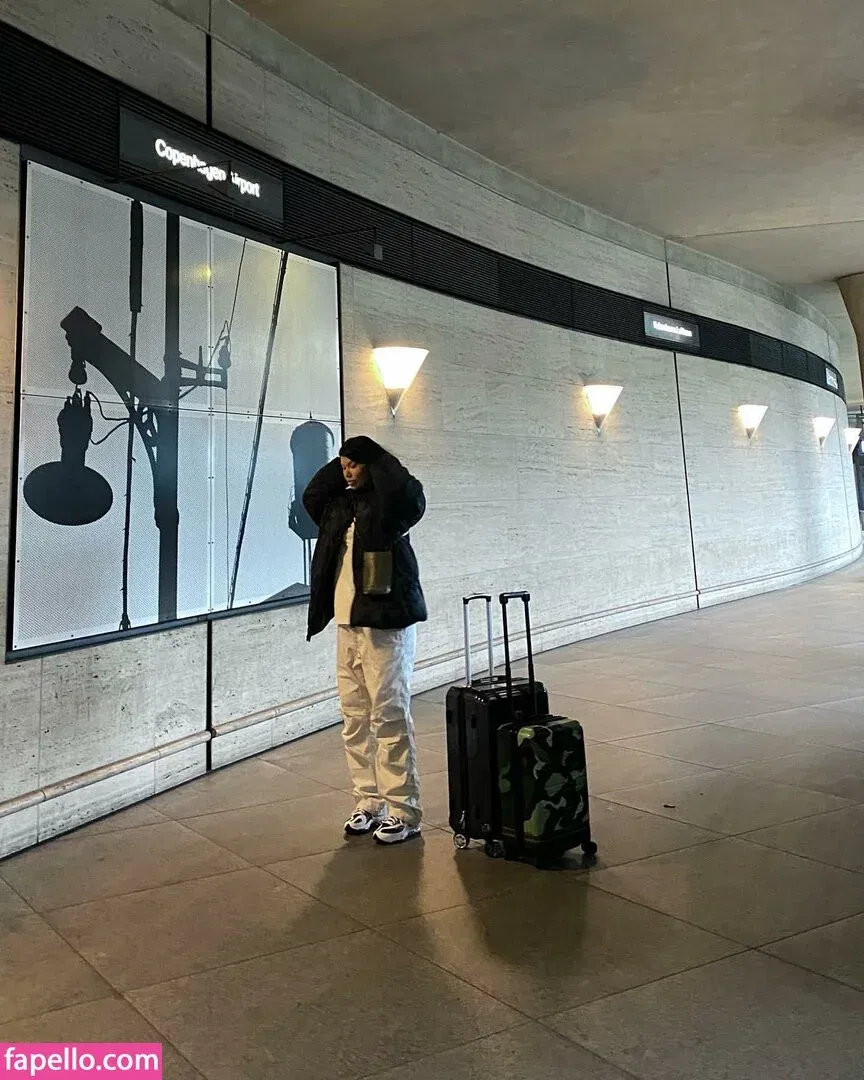 santa.luna Onlyfans Photo Gallery 