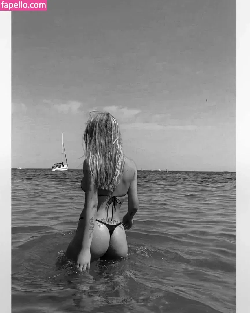 santa.luna Onlyfans Photo Gallery 