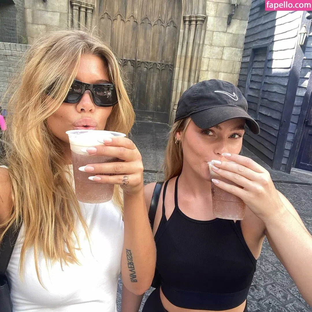 santa.luna Onlyfans Photo Gallery 