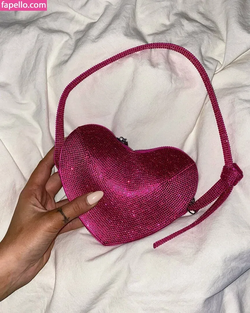 santa.luna Onlyfans Photo Gallery 