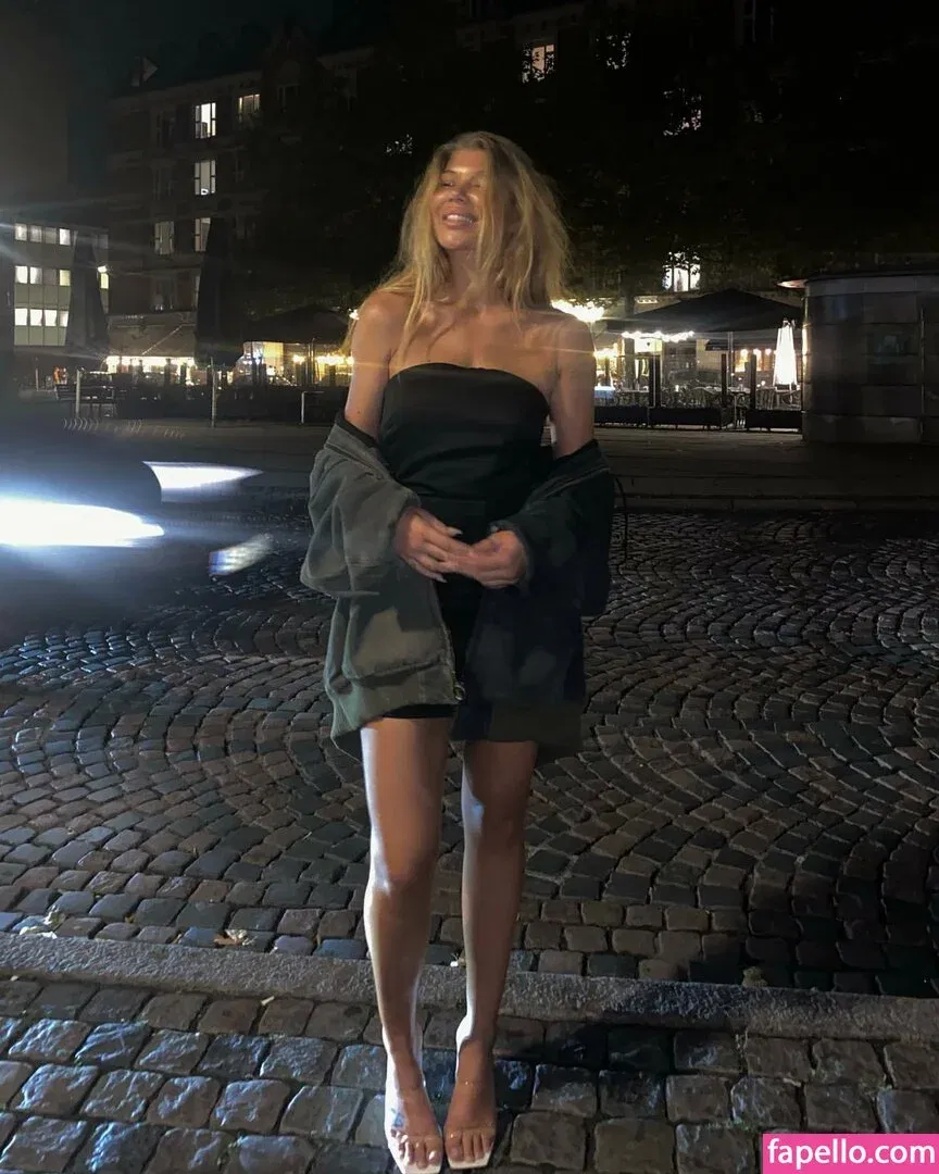 santa.luna Onlyfans Photo Gallery 