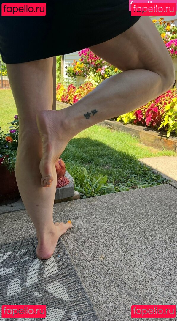 de-feeted Nude Onlyfans Photo 4
