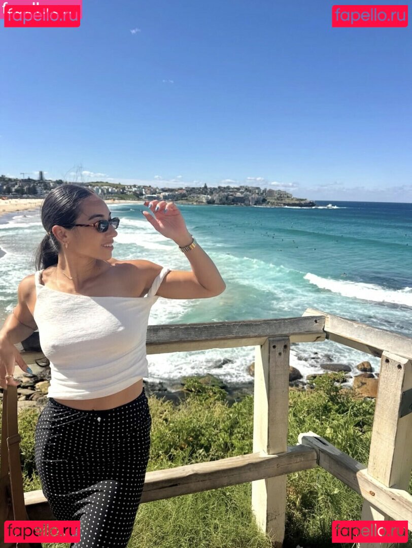 Sarah Schwarz Nude Onlyfans Photo 3