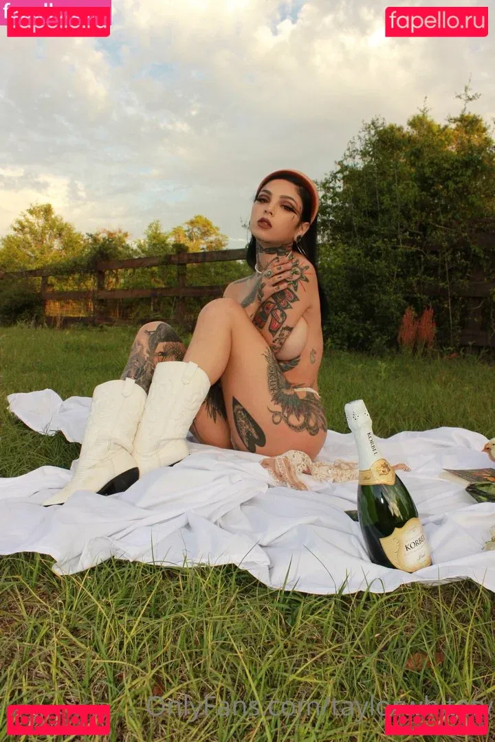 Taylor White Onlyfans Photo Gallery 