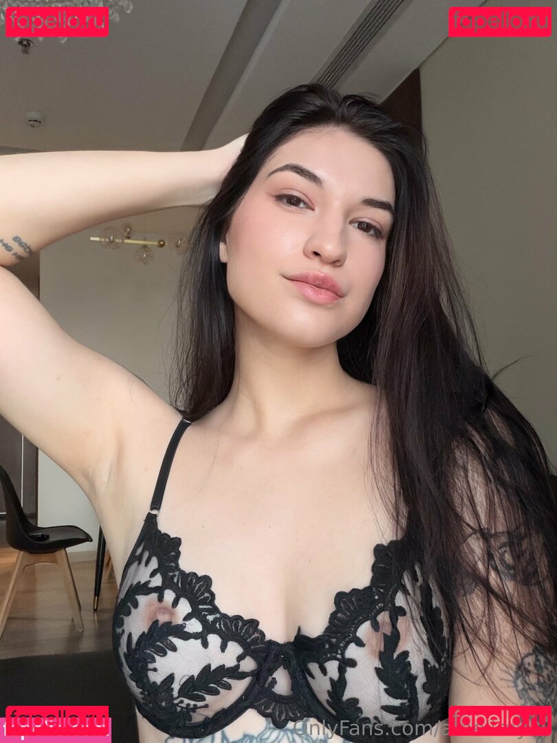 Amelia Rey Nude Onlyfans Photo 9