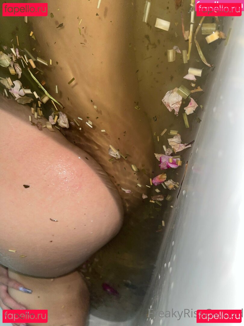freakyriss Nude Onlyfans Photo 6