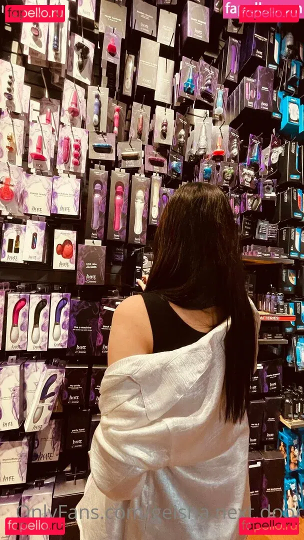 geisha.next.door Onlyfans Photo Gallery 