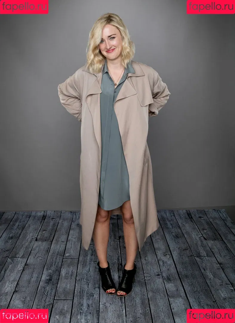 Ashley Johnson Onlyfans Photo Gallery 