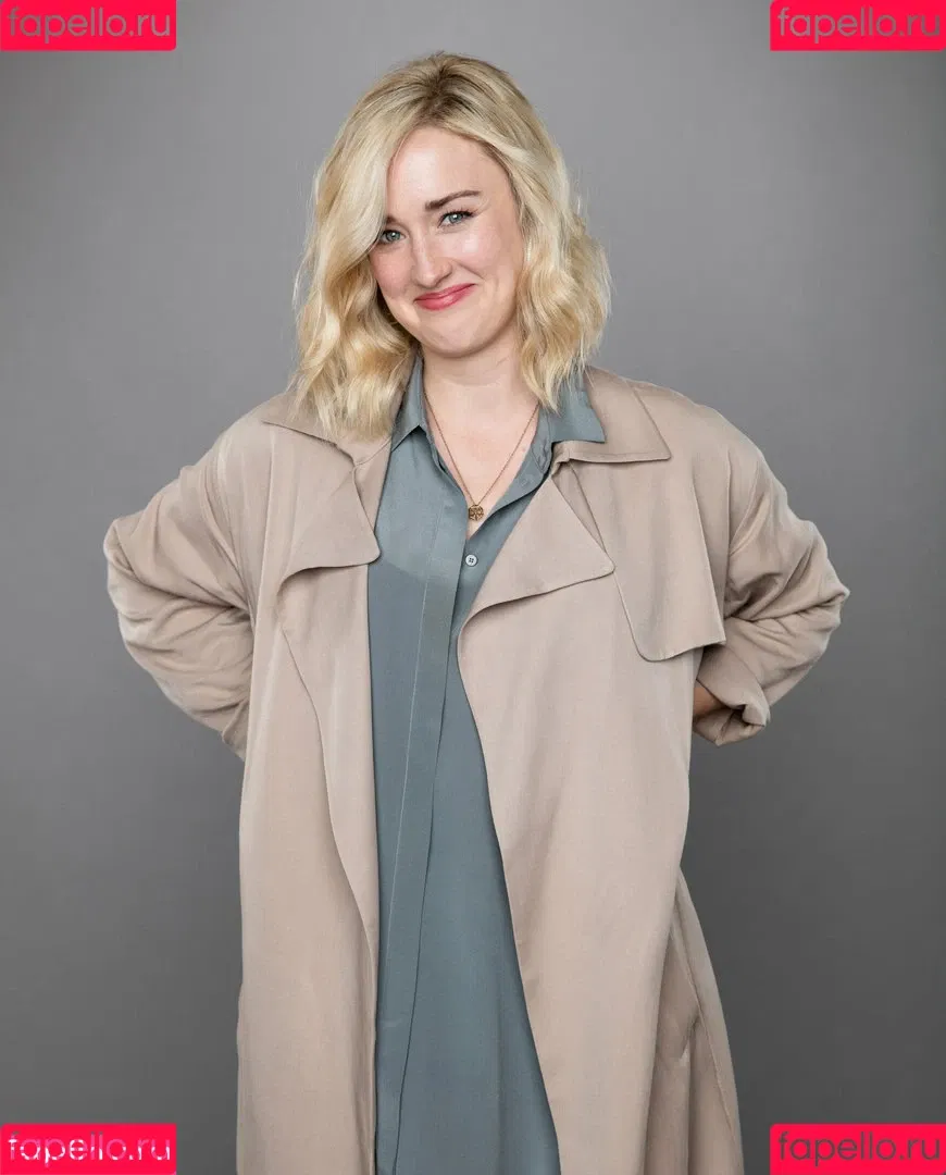 Ashley Johnson Onlyfans Photo Gallery 