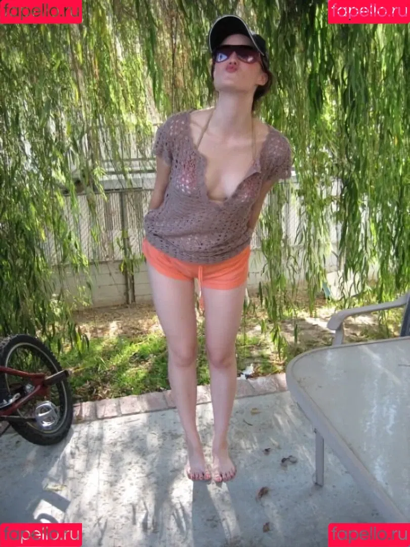 Ashley Johnson Onlyfans Photo Gallery 
