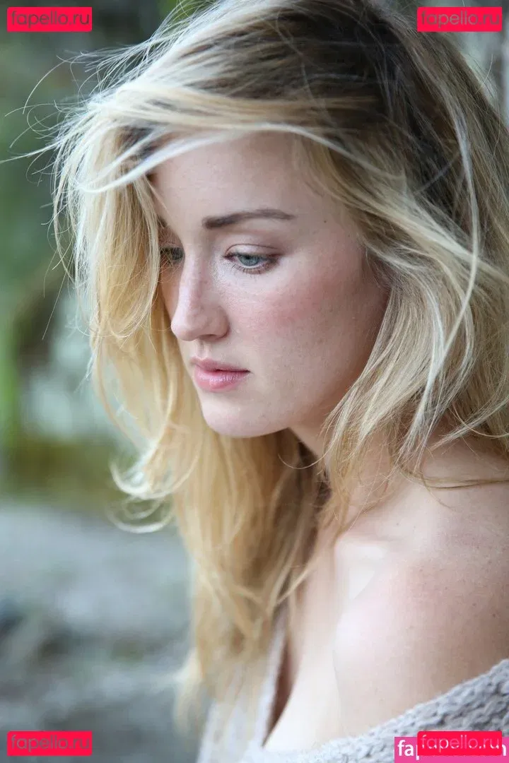 Ashley Johnson Onlyfans Photo Gallery 