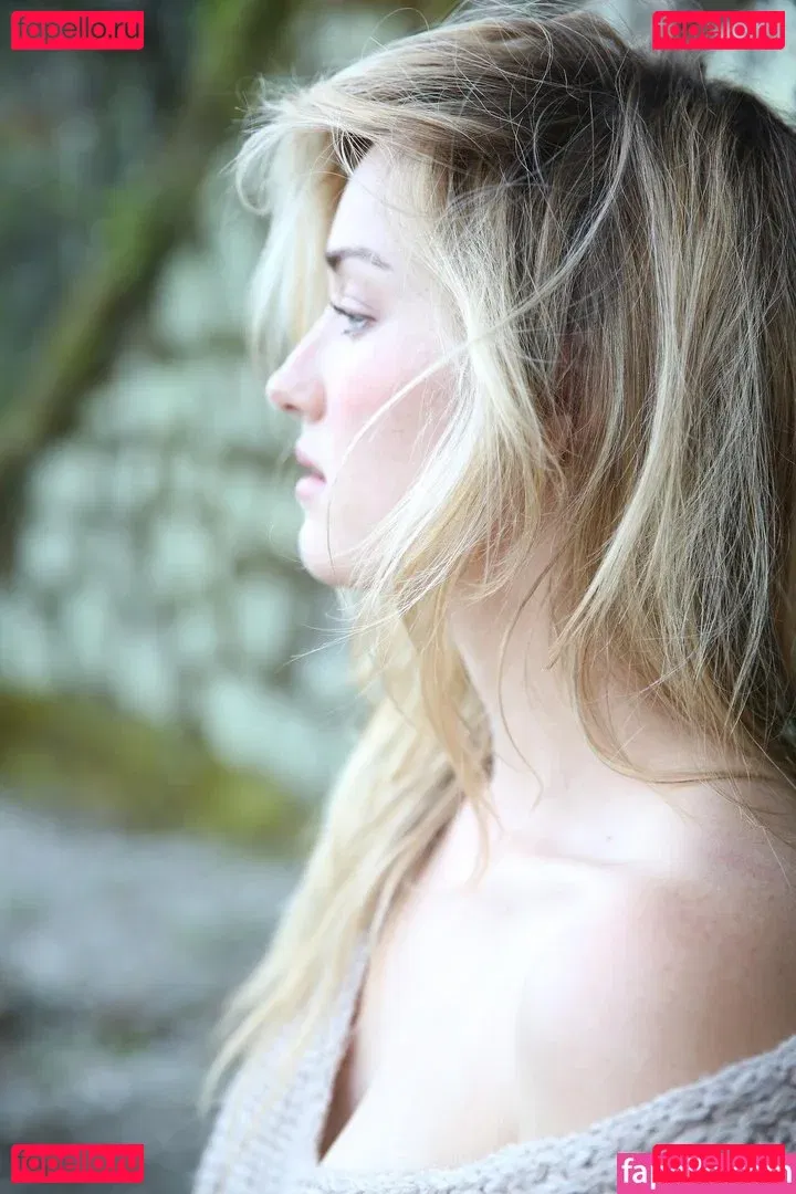 Ashley Johnson Onlyfans Photo Gallery 