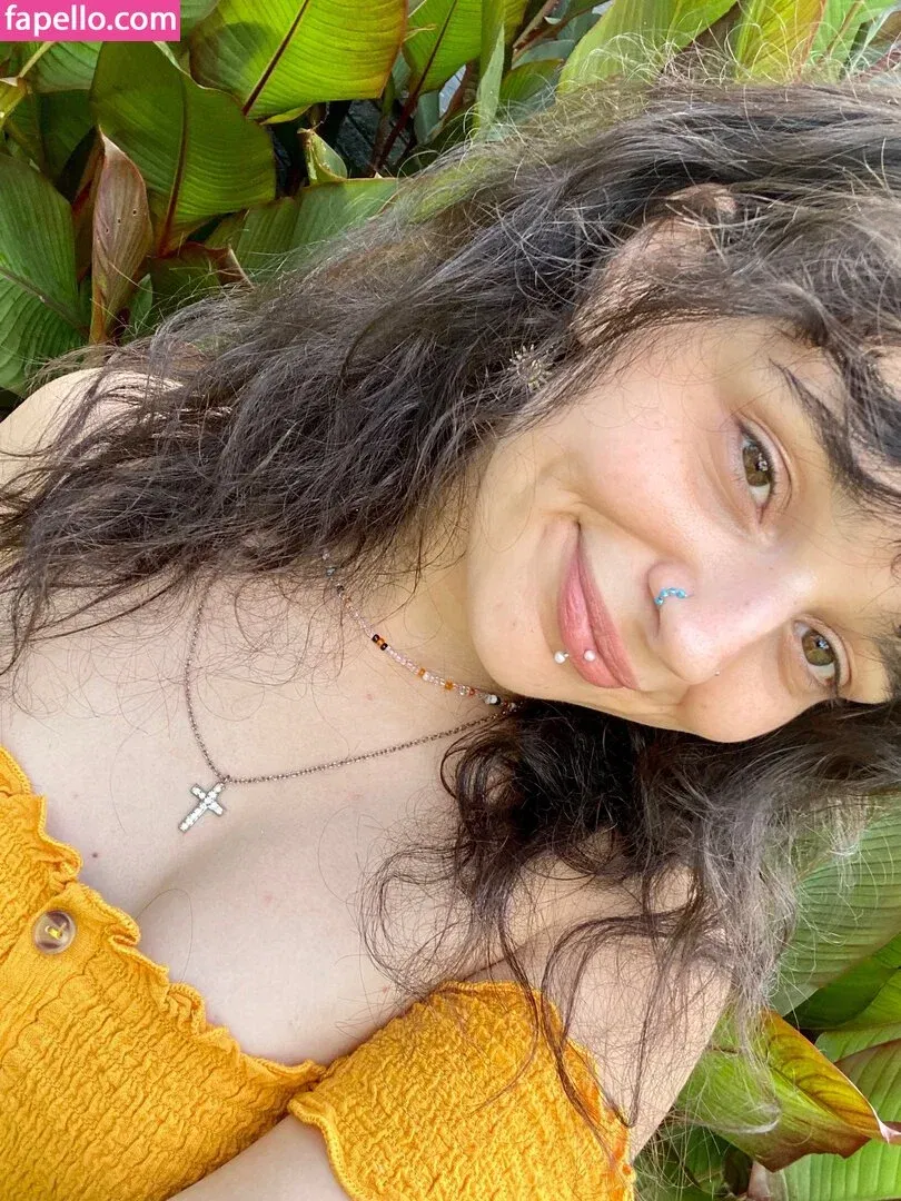 totallynotsarah Onlyfans Photo Gallery 