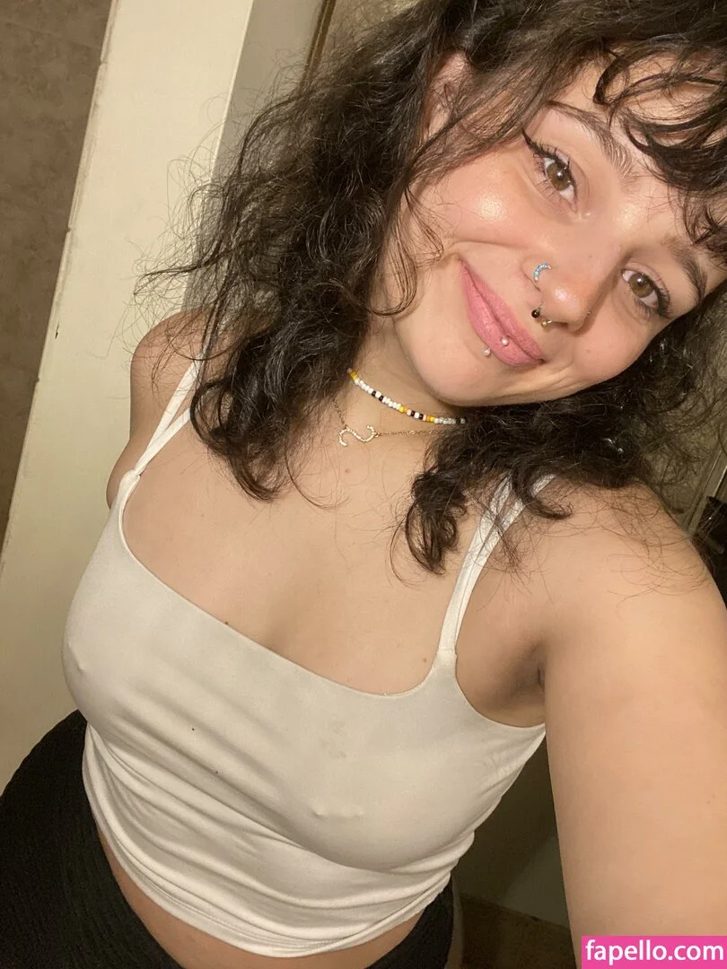 totallynotsarah Onlyfans Photo Gallery 