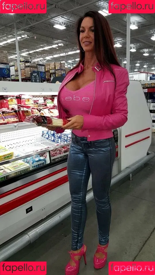 Linda Steele Onlyfans Photo Gallery 
