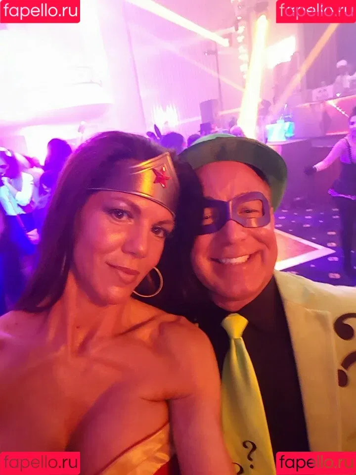 Linda Steele Onlyfans Photo Gallery 